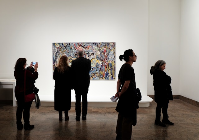 Die Abschaffung des ermäßigten Umsatzsteuersatzes für den Kunsthandel im Jahre 2013 setzte Galerien wirtschaftlich stark unter Druck 