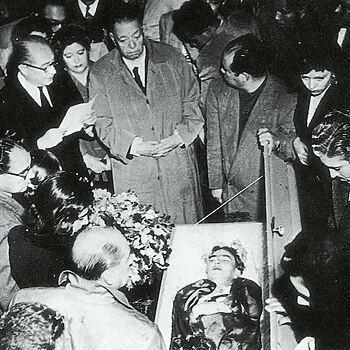Beisetzung von Frida Kahlo im Palacio de Bellas Artes