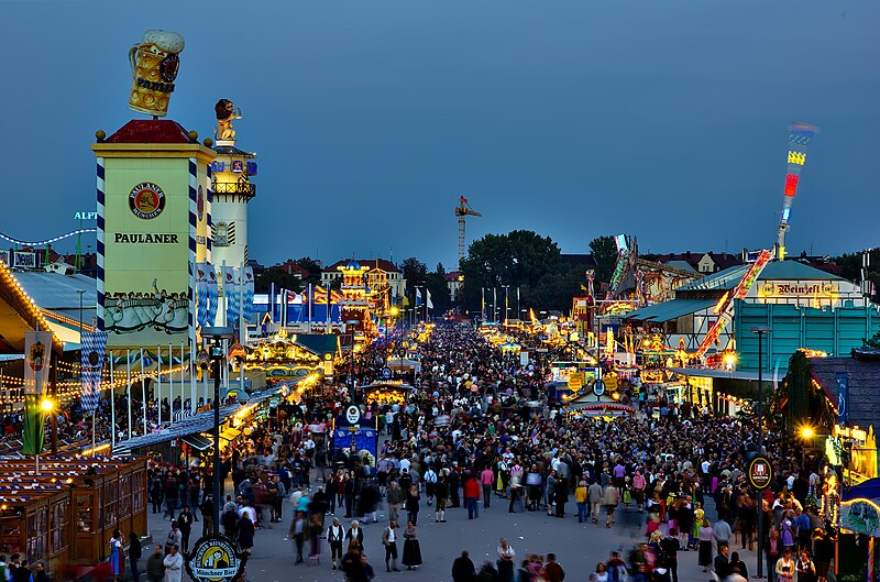 Oktoberfest 2010 - abendliche Stimmung, aufegnommen vom Bavaria-Hügel