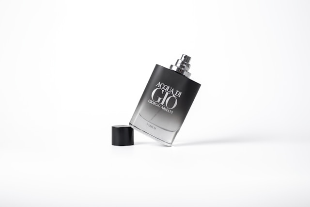 Acqua di Gio von Giorgio Armani - minimalistische Inszenierungen sorgen in der kommerziellen Produktfotografie für einen luxuriösen Touch