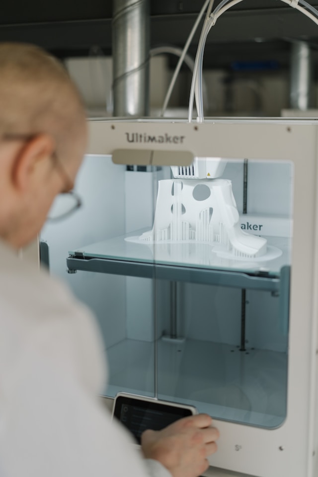 Eine gewebeartige Struktur entsteht in einem 3D-Drucker