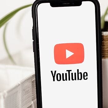 YouTube hat sich als reichweitenstarke Bühne für Künstler in einer digitalen Welt etabliert