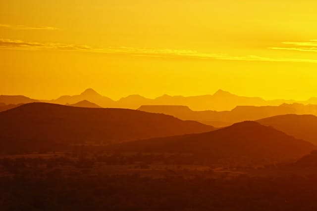 Die endlose Weite der Savannenlandschaft Afrikas inspiriert Künstler seit Jahrhunderten