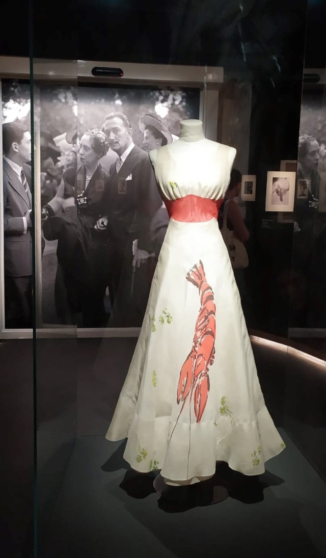 Die surrealen Welten von Elsa Schiaparelli in einer aufsehenerregenden Ausstellung von 2022 bis 2023 im Museum für dekorative Kunst, Paris