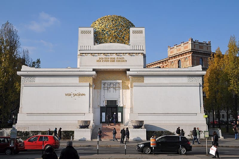 Das Wiener Secessionsgebäude der Wiener Secession, umgangssprachlich einfach Secession genannt, wurde 1897/98 von Joseph Maria Olbrich als Ausstellungsgebäude für zeitgenössische Kunst errichtet, wozu es noch heute dient. Es ist eines der bedeutendsten Gebäude des österreichischen Secessionsstils