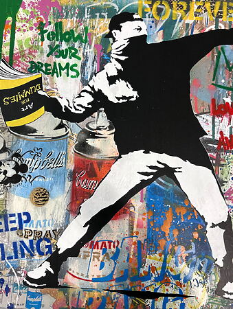 "Banksy Thrower" 2023 - Ikonisches Street Art Werk von Mr. Brainwash