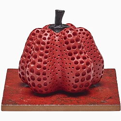 Original-Figur „Pumpkin Sculpture (Red)" von Yayoi Kusama, limitiere Edition