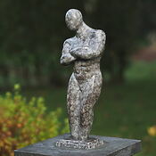 Moderne Gartenbronze "Herkarus", Männlicher Torso mit graumelierter Patina