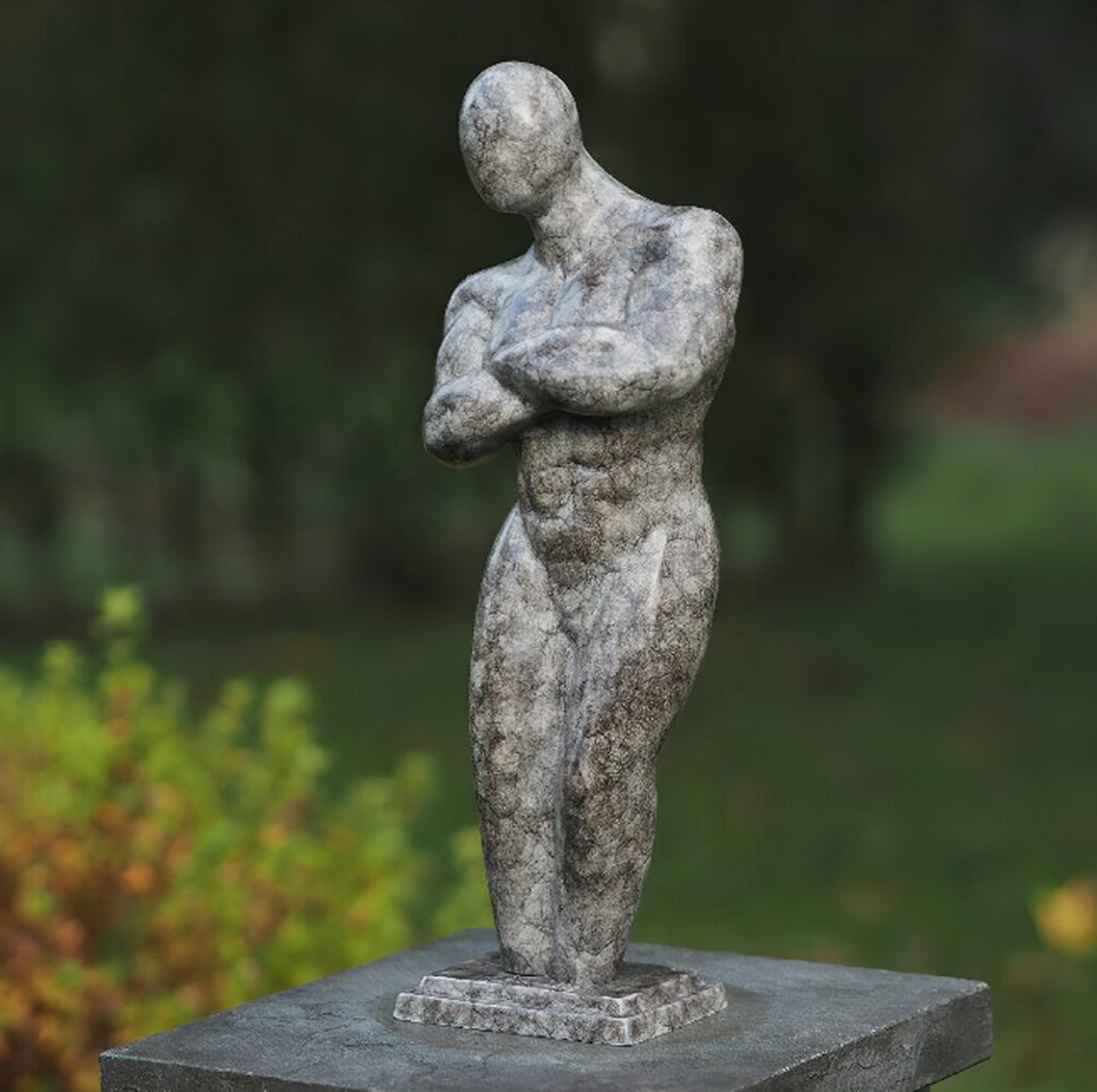 Moderne Gartenbronze Herkarus, Männlicher Torso mit graumelierter Patina